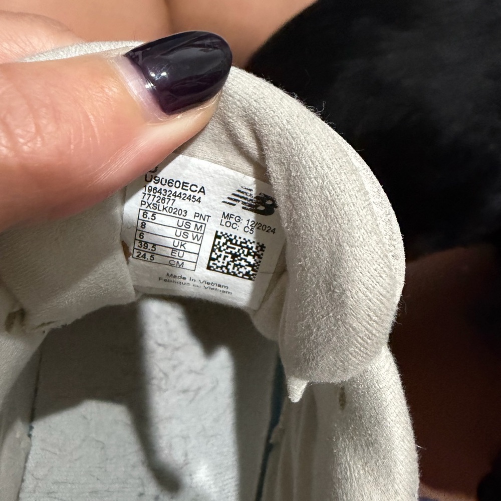 New Balance - Picture 3 of 5